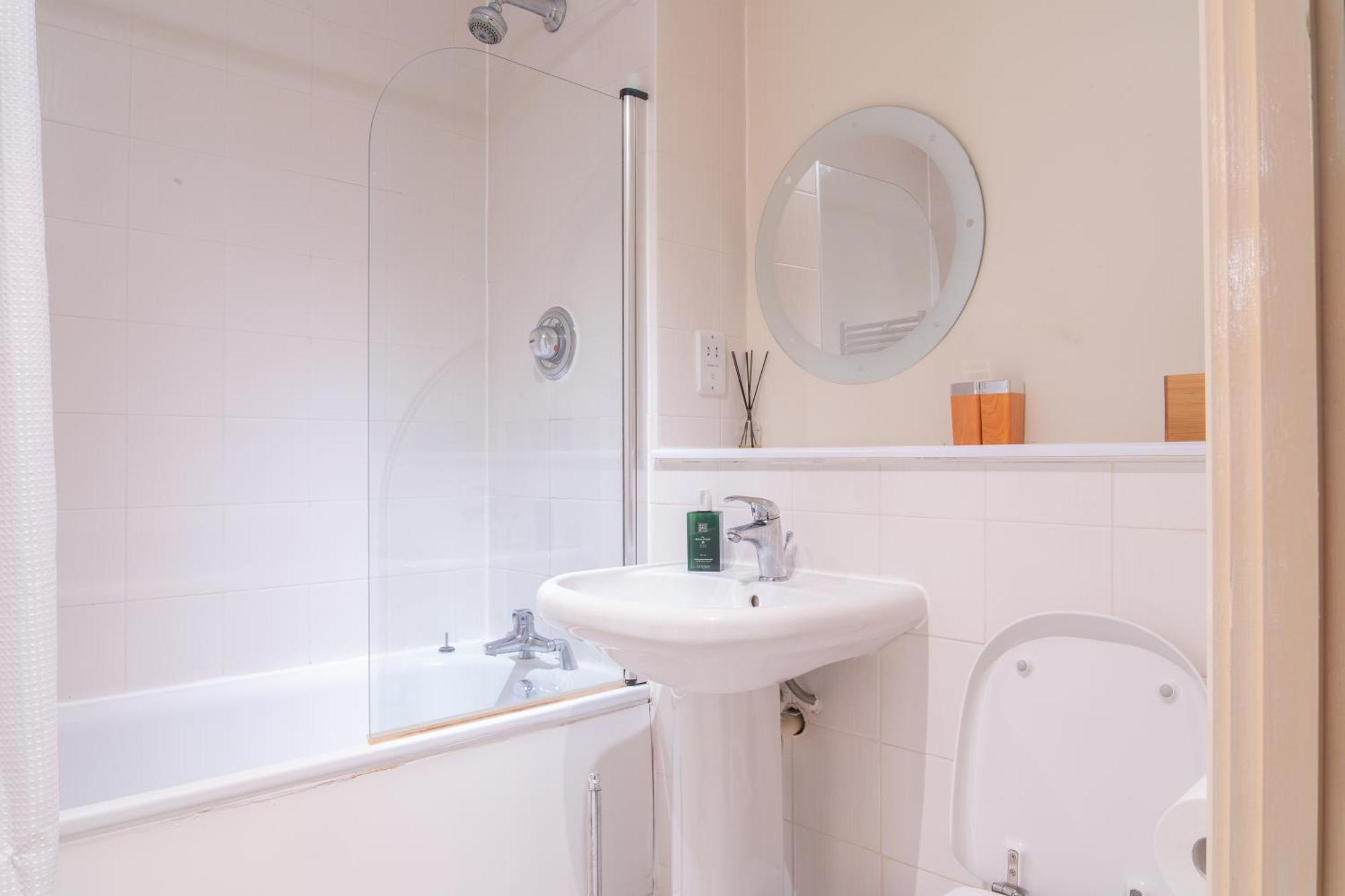 Stay In Our Stylish Flat! & Secure Building & Sleeps Up To 4 Birmingam Exterior foto