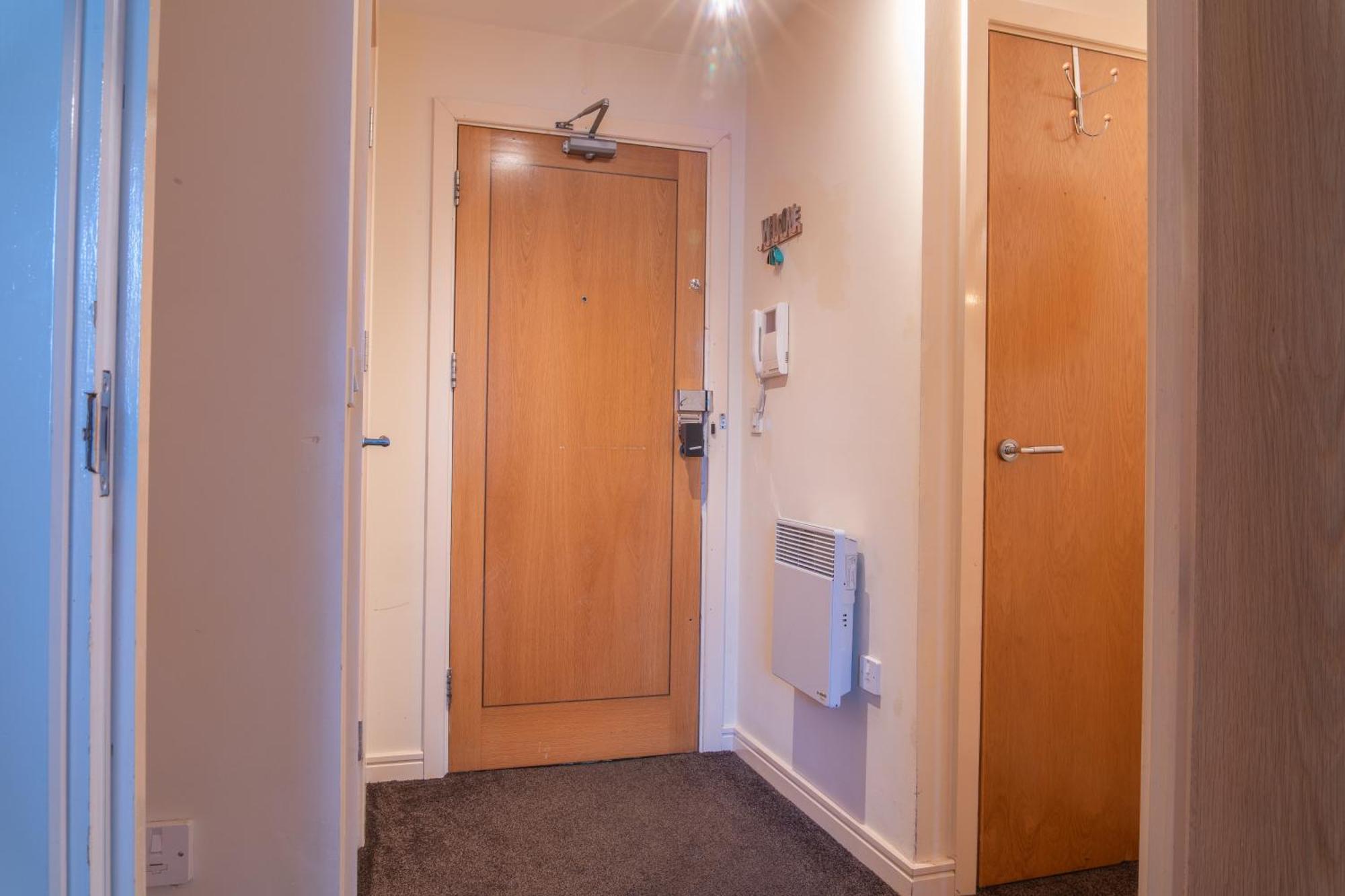 Stay In Our Stylish Flat! & Secure Building & Sleeps Up To 4 Birmingam Exterior foto